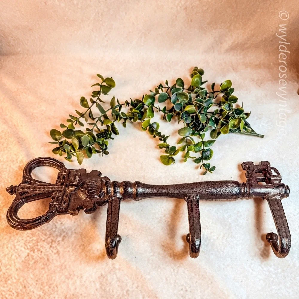 Ornate Skeleton Key Wall Hanging Coat Rack